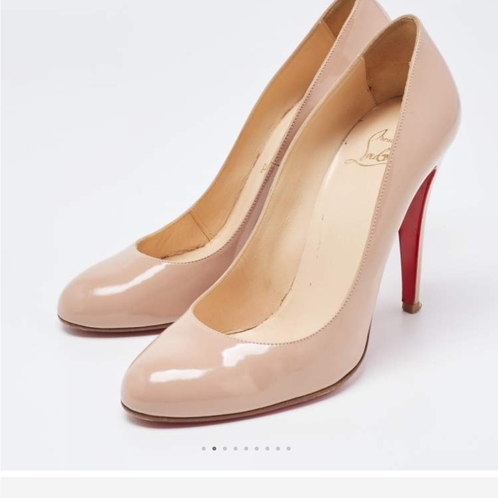 Christian Louboutin
Christian Louboutin Beige Leather Simple Pumps
